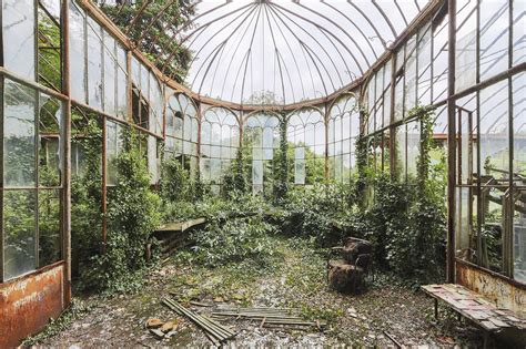 Watch Nature Reclaim These Abandoned Buildings (с изображениями) | Архитектура, Заброшенные ...