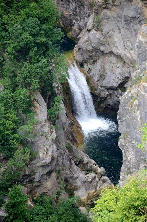 Zadvarje, de Cetina kloof en waterval, Kroatië juni 2014 | Waterfall, Rock waterfall, Around the ...