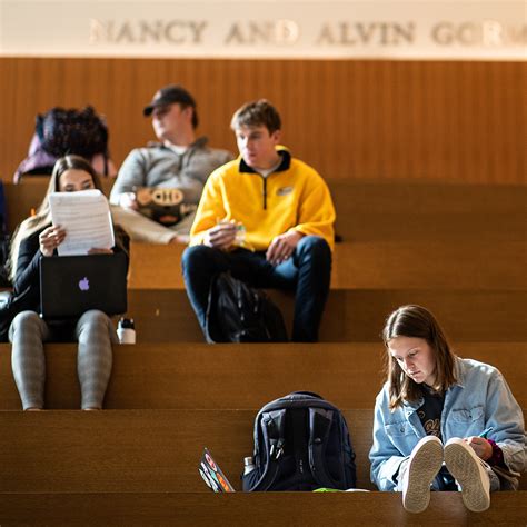 Quinlan School of Business: Loyola University Chicago