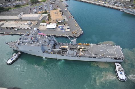 DVIDS - Images - USS Pearl Harbor arrives in Pearl Harbor [Image 2 of 6]