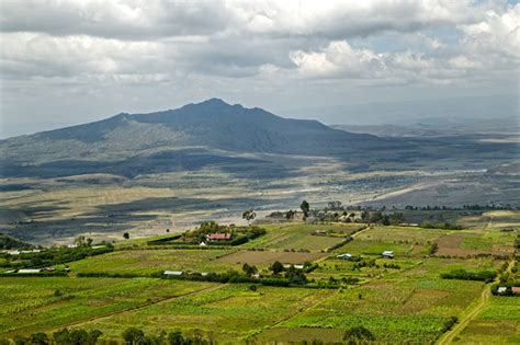 Hiking to Mount Longonot's crater - Africa Geographic