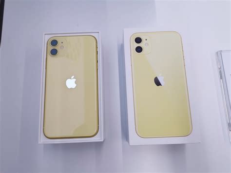 iPhone 11 Unboxing: Somehow Better Looking Than the iPhone 11 Pro, At Least Seen From Behind...