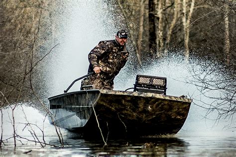 Best Boats for Duck Hunting- Everything You Need to Know - HayFarmGuy