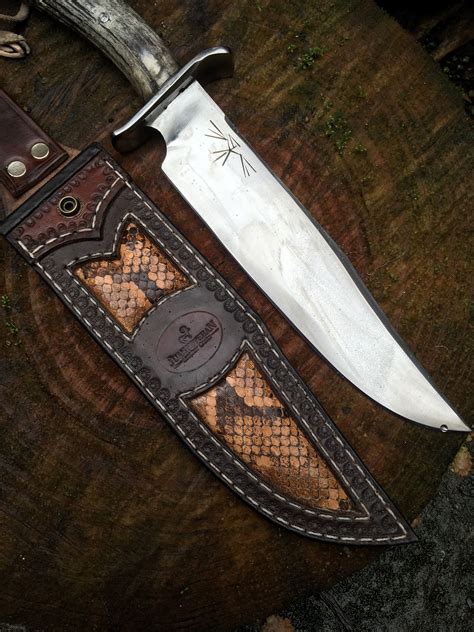 Bowie and leather sheath. Blacksmithing Knives, Bushcraft Knives, Leather Jewelry, Leather Craft ...