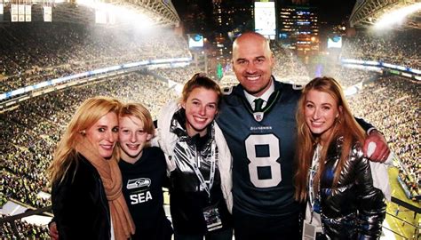 Matt Hasselbeck Wife Sarah Egnaczyk And Three Kids