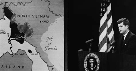 president-johnson-visits-vietnam-soldiers-2 - Vietnam War: Presidents and Policy Makers Pictures ...