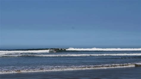 Surfing an epic right in Olón Ecuador - YouTube