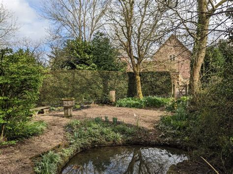 Pond at Humber Court © Fabian Musto :: Geograph Britain and Ireland