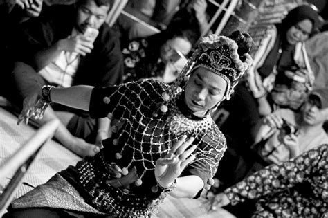 Mak Yong, one of Malaysia's oldest forms of dance theatre, is a Unesco 'masterpiece' | The Star