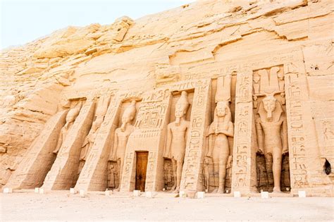 Premium Photo | Entrance of the temple of nefertari in abu simbel