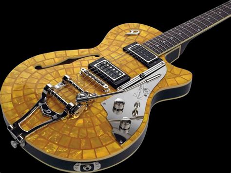 Watch Ron Wood’s Incredible Guitar Collection | Videomuzic