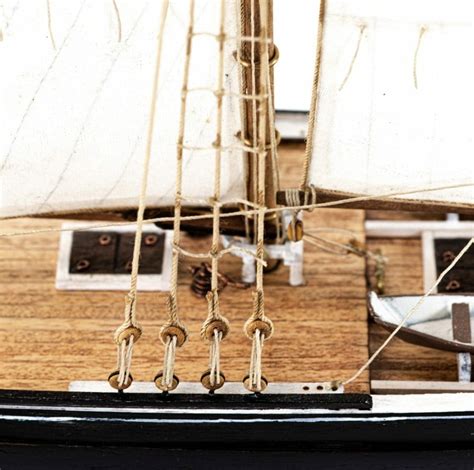 Bluenose Model Ship Kit Fishing Schooner 1921 - Amati (1477)