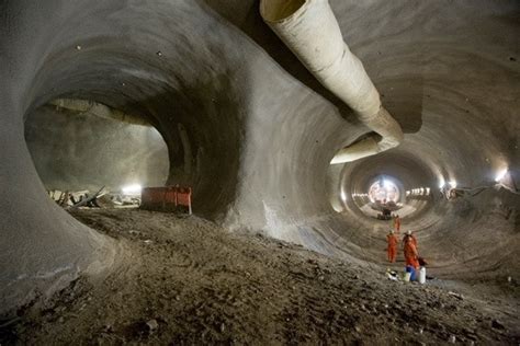 Tunnel construction: How to excavate the earth