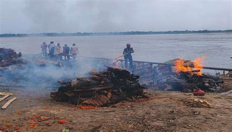 Manikarnika Ghat That You Should Visit For The Eternal Flames