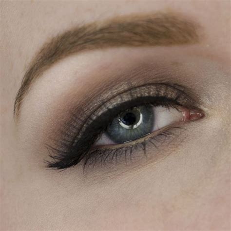 Tutorial: Soft Taupe Eyeshadow - Rebecca Shores MUA | Taupe eyeshadow ...