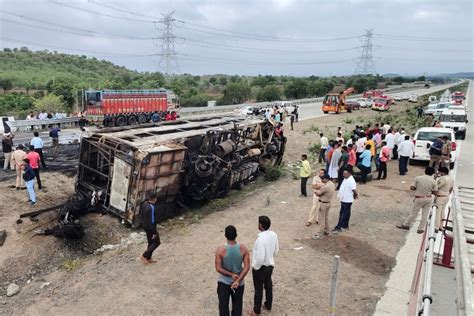 25 dead after bus crashes and catches fire in western India