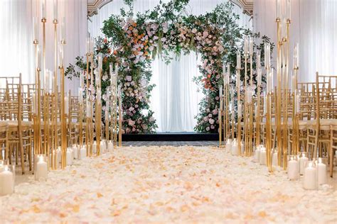 25 Unique Ways to Decorate Your Wedding With Flower Petals