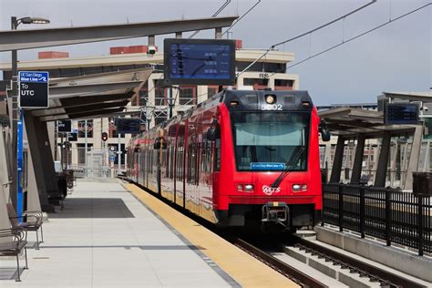 UC San Diego Health La Jolla (San Diego Trolley Blue Line) - Photos ...