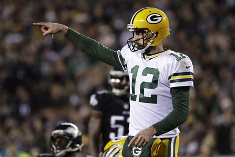 Tom Oates: Hobbled Aaron Rodgers backs up words in Packers' win | Pro football | host.madison.com