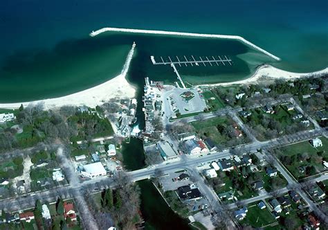 File:Leland Michigan aerial view.jpg - Wikimedia Commons