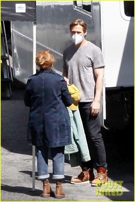 Ryan Gosling Suits Up in Gray on 'The Gray Man' Set - New Photos ...