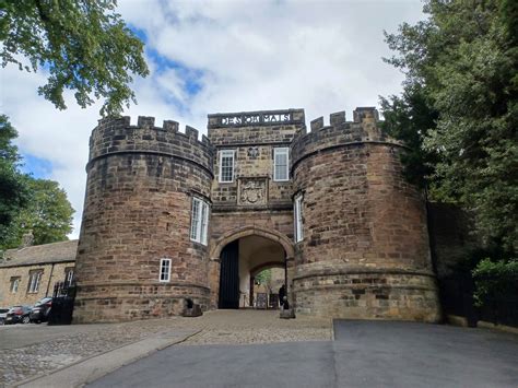 Skipton Castle In Skipton - Fabulous North