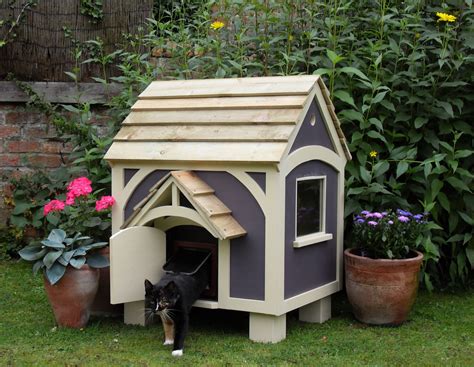 Home for strays? | Outdoor cat house, Feral cat house, Cat house