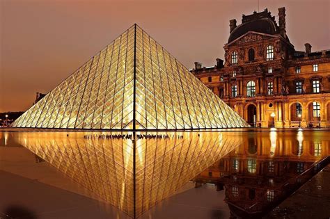 Entrance to the Louvre at Night | Best Pictures in the World