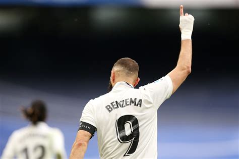 Benzema has one foot outside Real Madrid after Saudi Arabia's €400 million contract offer ...