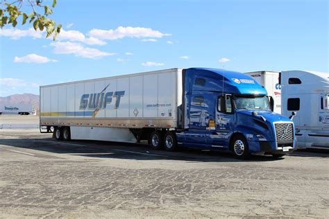 Swift Transportation #191004 | Volvo Interstate 40 Californi… | Flickr