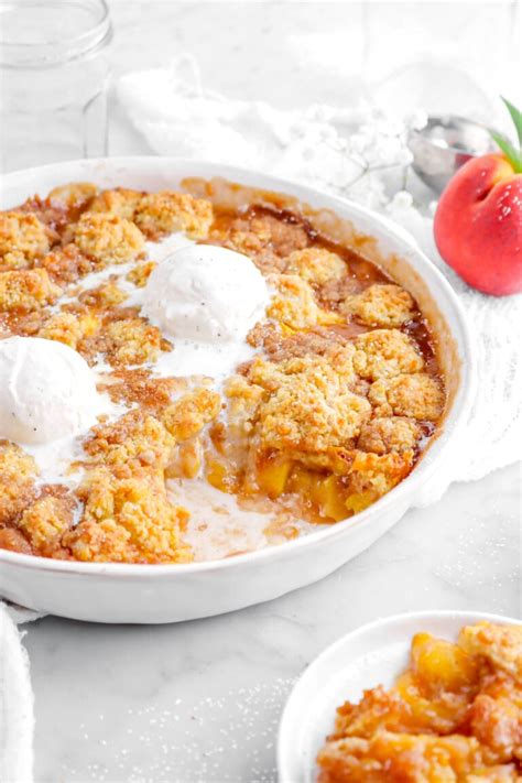 Easy Brown Sugar and Cinnamon Peach Cobbler Crisp - Bakers Table