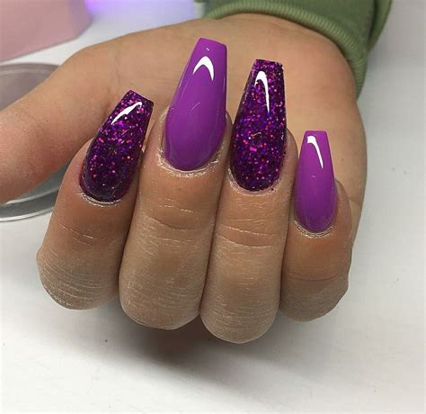 Pinterest: Desi 😍 Tumblr: Litassdesi Collab?🤷🏽‍♀️🤧 | Purple acrylic nails, Purple glitter nails ...