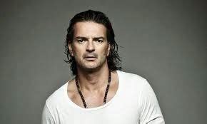 BIOGRAPHY OF RICARDO ARJONA