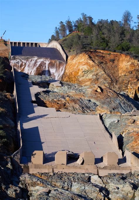 Oroville Dam Spillway Modelling | Northwest Hydraulic Consultants