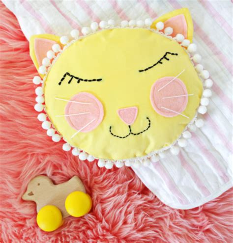 Cat Nap DIY Pillow | AllFreeHolidayCrafts.com