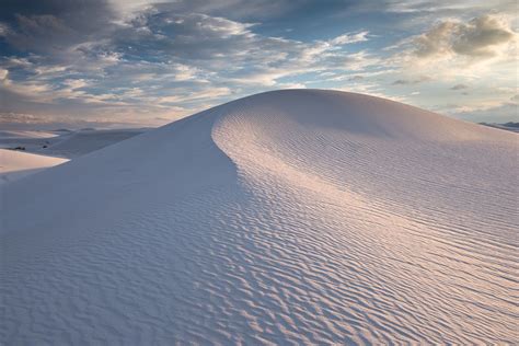 Photographer Beckons You to Explore White Sands National Park