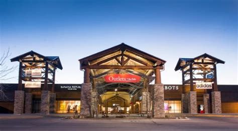 Outlets at The Dells (Baraboo) - 2021 All You Need to Know BEFORE You ...