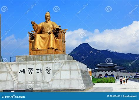 King Sejong Statue, Seoul, Korea Editorial Stock Photo - Image of sitting, sejong: 92559438