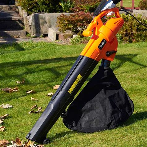 Best Leaf Blowers & Garden Vacuum Reviews | Electric and Petrol Blowers & Vacuums