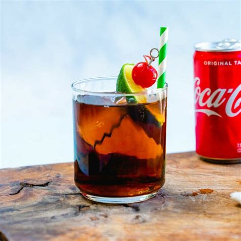 Imaginativo Decepción a tiempo el vodka se toma con coca cola Un evento ...