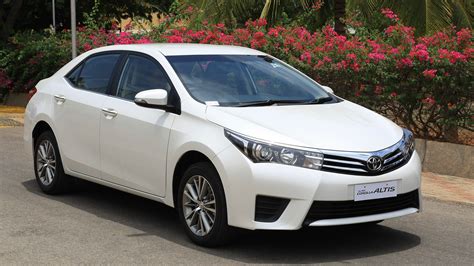 Toyota-Corolla-Altis 2014 Exterior Car Photos - Overdrive