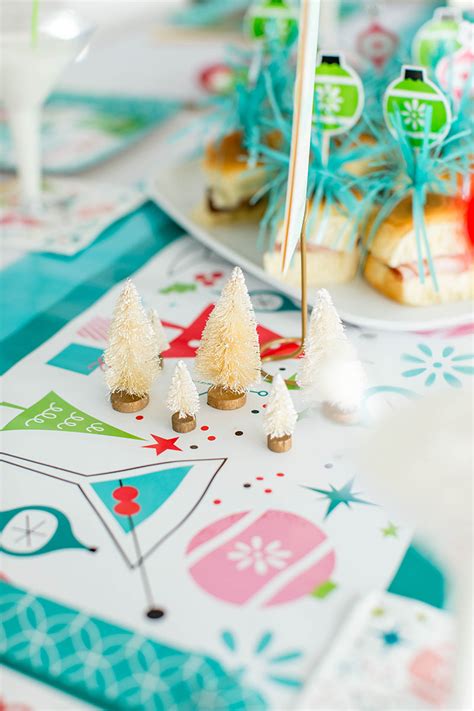 10 Things You Need To Style Your Christmas Dinner Table - Dream Green DIY