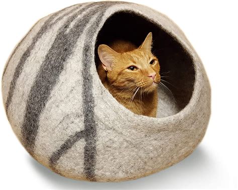 The Best Heated Cat Bed (Reviews in 2020)