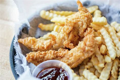 Iconic Layne’s Chicken Fingers opens new Houston location