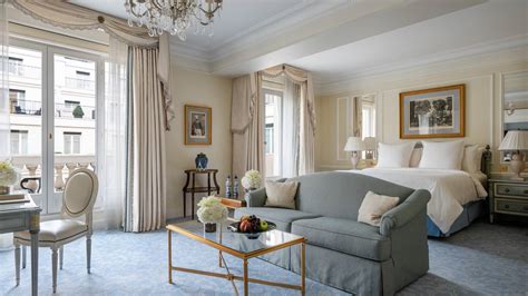 Luxury Paris Hotel Suites & Rooms | Four Seasons George V, Paris