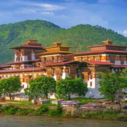 Punakha Dzong - Bhutan Peaceful Tours & Treks