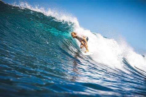 Yoyo beach surfing, Sumbawa | Andy Troy Photo & Video