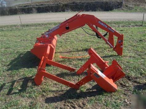 Kubota LA1002 loader with 6 ft. bucket