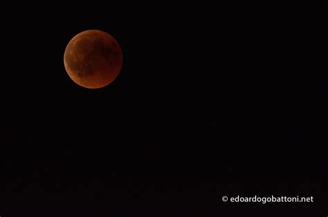 Red Moon Eclipse – Edoardo Gobattoni photographer