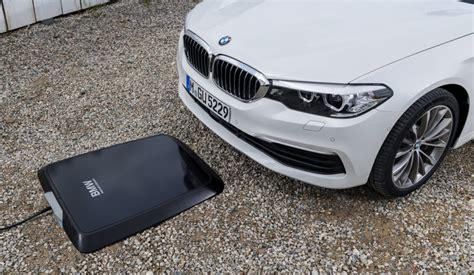 BMW has a wireless charging pad to charge your car - SoyaCincau